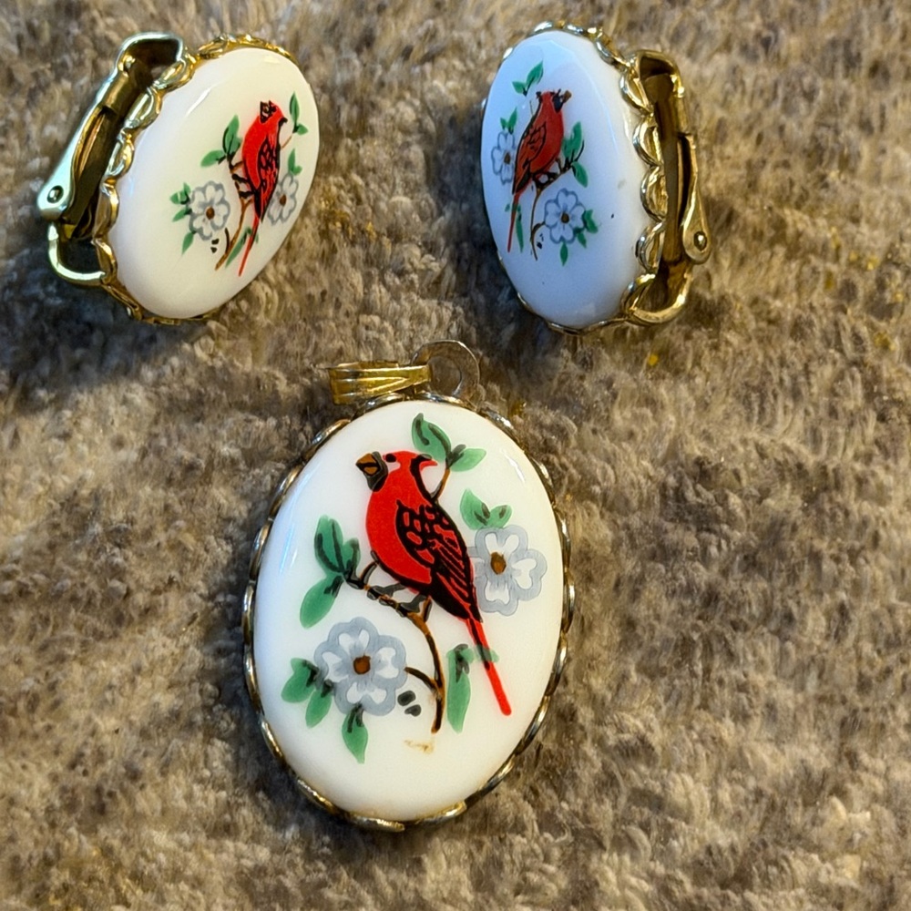 Vintage Source Unknown Red and Gold Bird Earrings